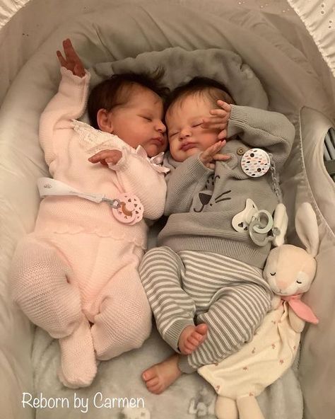 Reborn Dolls Aesthetic, Reborn Baby Dolls Twins, Reborn Dolls Silicone, Small Baby Dolls, Life Like Baby Dolls, Bb Reborn, Real Baby Dolls, Fake Baby, Baby Reborn