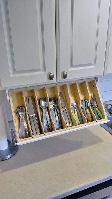 Organiser Cucina, Under Cabinet Storage, Crate Ideas, Milk Crate, Kitchen Organization Diy, Kitchen Drawer Organization, Diy Kitchen Storage, Diy Storage Cabinets, Kitchen Drawer