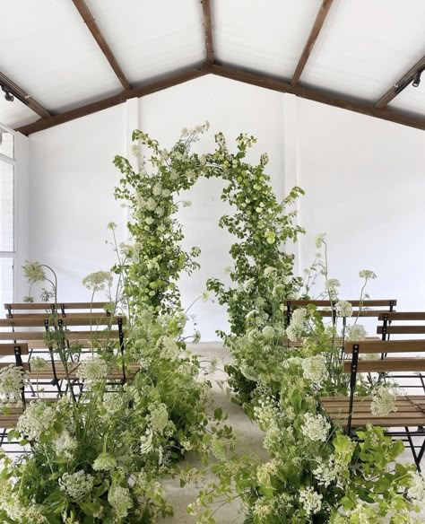 Wedding Aisle Inspiration, Moongate Arch Wedding, Whimsical Wedding Florals, Greenery Arch Wedding, Green Arch Wedding, Green And White Centerpiece, Green Wedding Arch, Ground Florals, Green Flowers Wedding