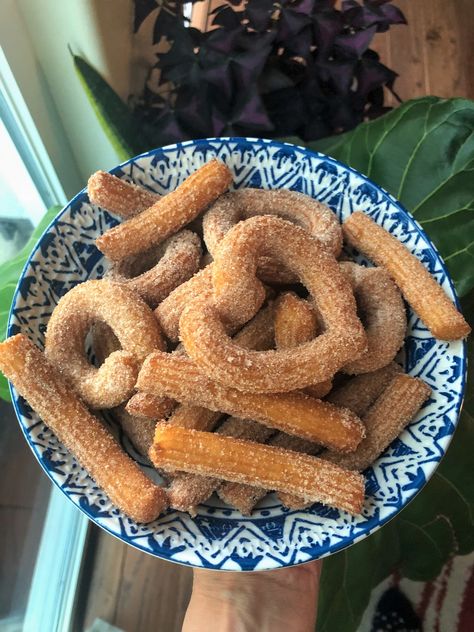 Easy Vegan Churros with Cinnamon Sugar Recipe| Meatless Monday - The Kitchen Docs Cinnamon Sugar Recipe, Vegan Churros, Churro Recipes, Cinnamon Sugar Recipes, Homemade Churros, Chocolate Dipping Sauce, Vegan Pastries, Churros Recipe, Dessert Bites