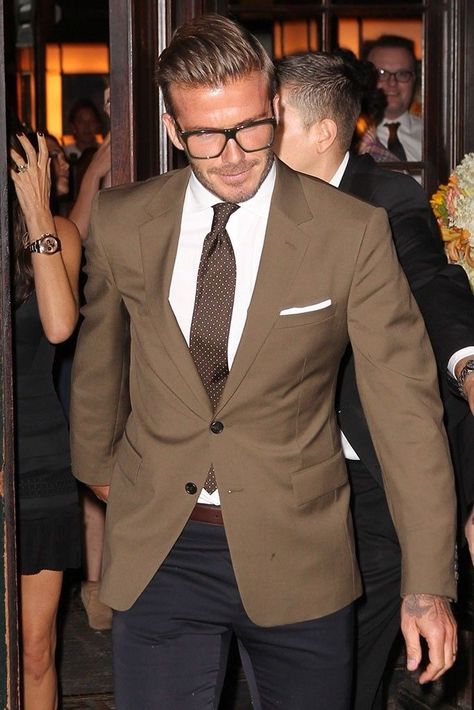 Good matching__ Brown Blazer Outfit Men, Beckham Suit, David Beckham Suit, David Beckham Style, Beckham Style, Blazer Outfits Men, Men's Business Suits, Classy Suits, Mens Fashion Blazer