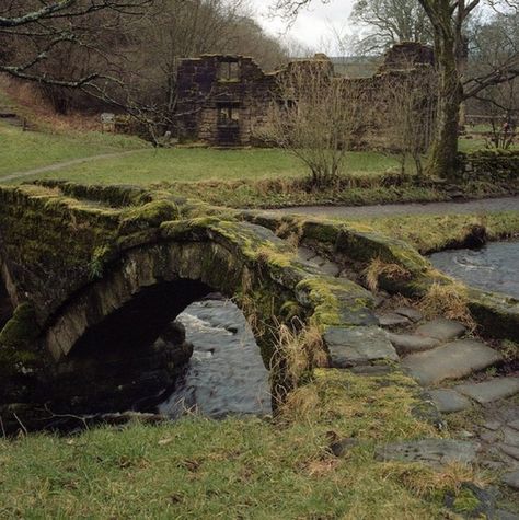 Ancient stone bridge in Lancashire, England. Old Bridges, Image Nature, Stone Bridge, Foto Art, Old Stone, English Countryside, Fantasy Landscape, The Bridge, Abandoned Places