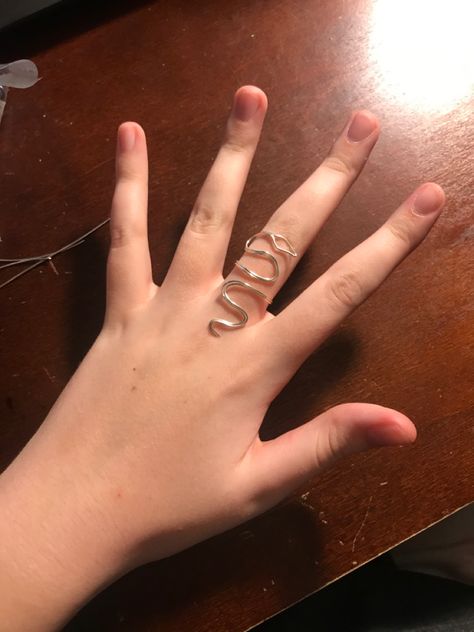 Snake Ring Diy, Friendsgiving Crafts, Wire Snake Ring, Rings Diy, Wire Craft, Fashion Designing, Wire Ring, Twisted Wire, Diy Rings