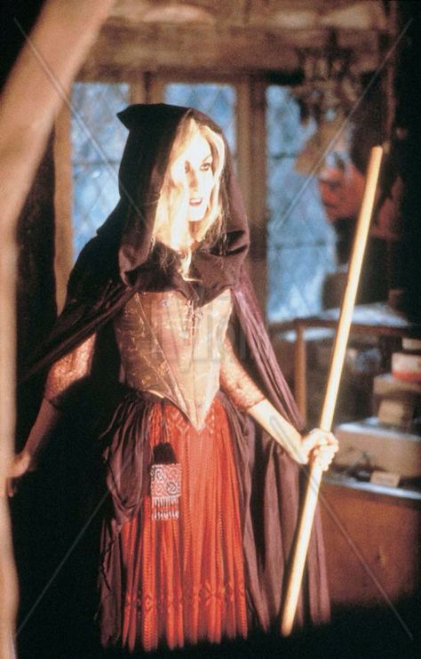 Hocus Pocus: Sarah Sanderson. … Hocus Pocus Sarah Sanderson, Sarah Sanderson Hocus Pocus, Sanderson Sisters Costumes, Sarah Sanderson Costume, Hermanas Sanderson, Hocus Pocus Costume, Hocus Pocus 1993, Hocus Pocus Movie, Sarah Sanderson