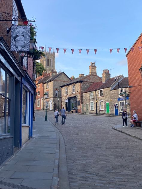 Small Town Aesthetic England, Small British Town, Small English Town, British Town Aesthetic, Small Town England, England Town Aesthetic, Cobblestone Aesthetic, Lincoln Aesthetic, Town Layout