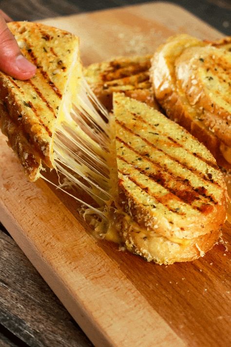 This grilled cheese sandwich is going to quickly become your absolute favorite! It's SUPER easy to make and the topping stores really well! Prepare the topping ahead of time and whip this up in 5 minutes! The kids are going to LOVE this! #GrilledCheeseSandwich #BestGrilledCheese #GourmetGrilledCheese Grill Cheese, Gourmet Grilled Cheese, Grilled Cheese Sandwiches, Grilled Cheese Recipes, Grilled Sandwich, Sandwiches And Wraps, Cheese Sandwich, Soup And Sandwich, Grilled Cheese Sandwich