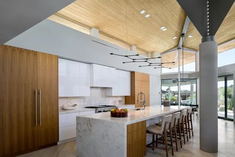 Open Kitchen High Ceilings, Kitchen With Raked Ceiling, Raked Ceiling Kitchen, Kitchen With High Ceilings Layout, High Ceiling Kitchen, Bali Kitchen, Long Kitchen Island, Sloped Ceiling Lighting, Kitchen With High Ceilings