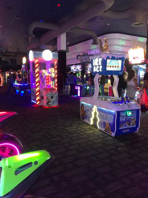 #80s #90s #aesthetic Dave N Busters Aesthetic, Dave & Busters, Arcade Room, 80s Aesthetic, Dream House Rooms, House Rooms