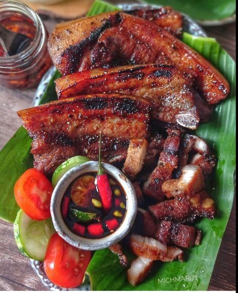 Bangus Recipe, Party Food Trays, Tilapia Recipes Easy, Luxury Food, Food Wars, Pork Recipe, Spicy Snacks, Food Babe, Love Eat