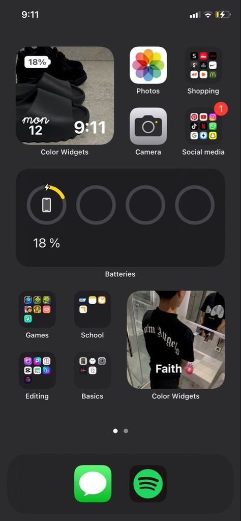 Iphone Home Screen Layout Organized Simple, Iphone Widget Setup, Iphone 15 Home Screen, Organized Phone Screen, Home Screen Design Iphone, Custom Iphone Homescreen, Ios 16 Setup, Iphone Homescreen Organization Ideas, Aesthetic Iphone Setup