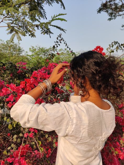 Curly Hair Desi Aesthetic, Desi Curly Hair, Curly Hair Desi, Samcore Aesthetics, Curly Indian Hair, Acro Yoga Poses, Instagram Profile Pic, Desi Aesthetics, Curly Hair Photos