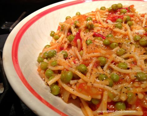 Pasta With Onions, Pasta And Peas, Quick Pasta Sauce, Pasta With Peas, Red Sauce Pasta, Macaroni Recipes, Italian Pasta Recipes, Italian Soup, Pea Recipes