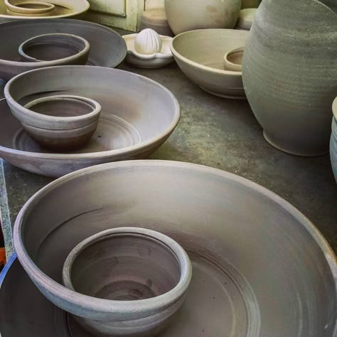 Abby Tonks on Instagram: “I have had a sudden rush of orders for these chip and dip bowls, so I am working hard to produce as many as I possibly can.  I remember my…” Dip Bowls, Chip Bowl, Chip And Dip Bowl, Chip And Dip, Pottery Workshop, Pottery Handbuilding, Hand Built Pottery, Wheel Thrown Pottery, Glaze Ceramics