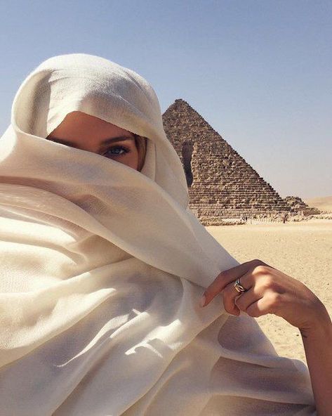 Hairless Aesthetic, Bedouin Aesthetic, Morocco Outfits, Egypt Outfits, Desert Mirage, Egypt Aesthetic, Desert Photoshoot, Bahasa Jepun, Season Aesthetic