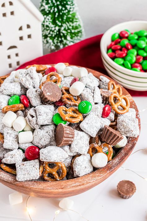 Christmas Reindeer Chex Mix Recipe - Salads Soups and Sweets Reindeer Food Recipe, Christmas Snack Mix, Puppy Chow Christmas, Reindeer Chow, Puppy Chow Chex Mix Recipe, Chex Mix Christmas, Chex Mix Puppy Chow, Chex Mix Recipe, Christmas Sleepover