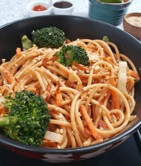 Instant Pot Lo Mein, Profusion Curry, Vegan Lo Mein, Chinese Noodle Recipes, Vegetable Lo Mein, Lo Mein Noodles, Lo Mein Recipes, Noodle Recipes Easy, Gluten Free Noodles