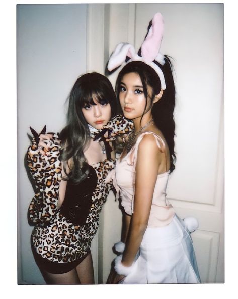 Halloween Post, Hot Halloween Outfits, Pretty Halloween, Costumes For Teens, 사진 촬영 포즈, Halloween Costume Outfits, Halloween Inspo, Friend Photoshoot, Insta Photo Ideas