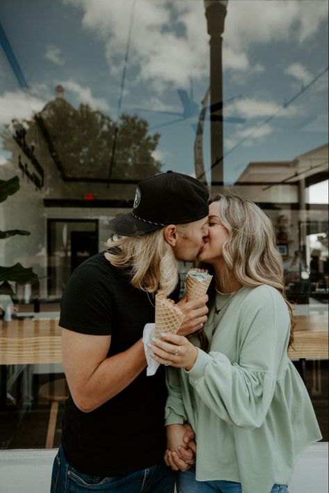 Couples Photo Shoot Ideas Creative Fun, Ice Cream Date Photoshoot, Date Night Photoshoot, Cream Photoshoot, Downtown Couple, Ice Cream Date, Rooftop Photoshoot, Night Shoot, Downtown Photography