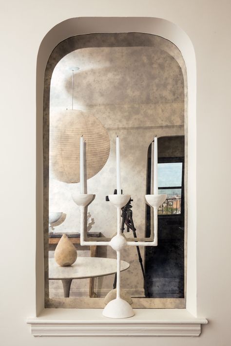 Idea. Mirrored niche with simple ceramic/plaster object. Our Niches, Our Shelves - NYTimes.com Hallway Niche Ideas, Arched Wall Niche, Santa Fe Style Homes, Niche Wall, Art Niche, Concrete Effect Paint, Zen House, Artist Loft, Wall Niche