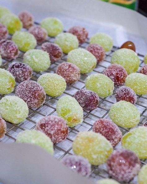 Frozen Grape Recipes, Frozen Grapes Recipe Healthy Snacks, Snow Grapes Recipes, Candied Frozen Grapes, Boozy Frozen Grapes, Frozen Sugared Grapes, Desserts Using Grapes, Frozen Grapes With Alcohol, Vodka Grapes Frozen