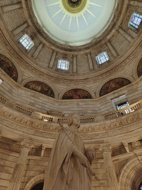 Victoria Memorial stands in timeless beauty. Kolkata Trip, Victoria Memorial Kolkata, Victoria Memorial, Kolkata, Pic Ideas, Timeless Beauty, Travel, Quick Saves, Beauty