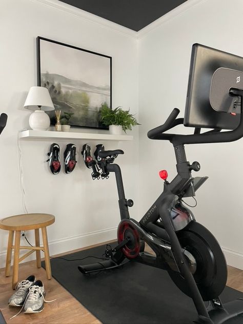 Peloton Room Ideas, Peloton Room, Home Office And Gym, Bedroom Decor Inspirations, Mini Home Gym, Gym Transformation, Modern Home Gym, Small Home Gym, Workout Room Home