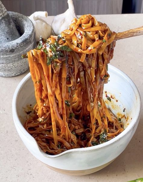 A collection of my ten minute noodle recipes from my trending gochujang noodles to Kung Pao noodles, basil scallion oil noodles and more! Kung Pao Noodles, Gochujang Noodles, Chilli Garlic Noodles, Ginger Scallion Sauce, Scallion Oil, Oil Noodles, Ramen Hacks, Noodle Recipe, Savory Dinner