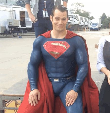 ATTENTION, ATTENTION. Henry Cavill did the Ice Bucket challenge (oh yeah and Amy Adams too) and it was STUPENDOUS. Christopher Reeves, Henry Cavill Superman, Superman Suit, Superman Costume, Superman Cosplay, Superman Henry Cavill, Superman Movies, Jon Kortajarena, Superman Man Of Steel