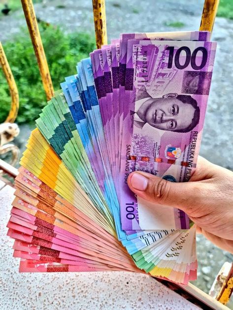 Philippine Pesos Money, Philippines Money Pictures, Album Cover Wallpaper Collage, Little Miss Perfect, Money Vision Board, Money Collection, My Style Bags, Medical School Motivation, Money Cant Buy