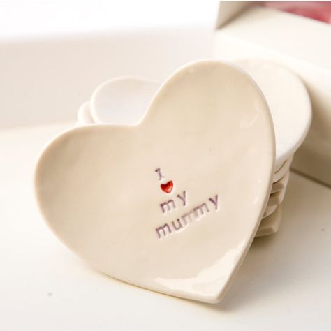 Cute Mother's Day Gift - I love my mummy porcelain heart dish  by Diana Parkhouse Porcelain Heart, Cute Mothers Day Gifts, Cute Presents, Pottery Handbuilding, Call My Mom, Diy Pottery, Mum Birthday, Mors Dag, Simple Gifts