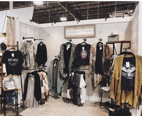 Boutique Vendor Booth, Clothing Vendor Booth Display, Boutique Vendor Booth Ideas, Clothing Booth Display Ideas, Booth Layout Ideas, Tshirt Vendor Booth Display Ideas, Pop Up Vendor Booth Ideas, Boutique Booth Display, Vendor Booth Display Ideas Clothing