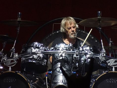 HAPPY 71st BIRTHDAY to FRANK BEARD!!     6/11/20  Drummer in the American rock band ZZ Top. Beard was formerly with the bands The Cellar Dwellers, who originally were a three-piece band, The Hustlers, The Warlocks, and American Blues before starting to play and record with Billy Gibbons and Dusty Hill as ZZ Top. Frank Beard Zz Top, Marvel Franklin Richards, Dusty Hill, Pirates Band Of Misfits, Frank Beard, 71st Birthday, Drum Magazine, Dry Sense Of Humor, Billy Gibbons