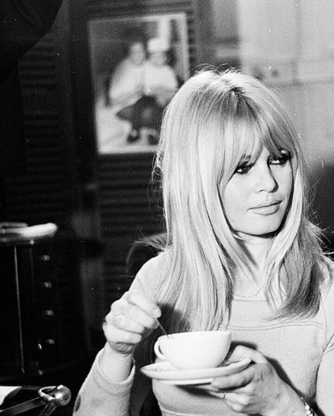 2,051 Likes, 21 Comments - Brigitte Bardot BB (@brigittebardotbb) on Instagram: “Monday, coffee and Brigitte Bardot. #brigittebardot #brigitte #bardot #bb #vintage #coffee” Brigitte Bardot Hair, Coffee Monday, Bardot Bangs, Bardot Hair, Monday Coffee, Bardot Style, Long Layered Hair, Vintage Diy, Brigitte Bardot