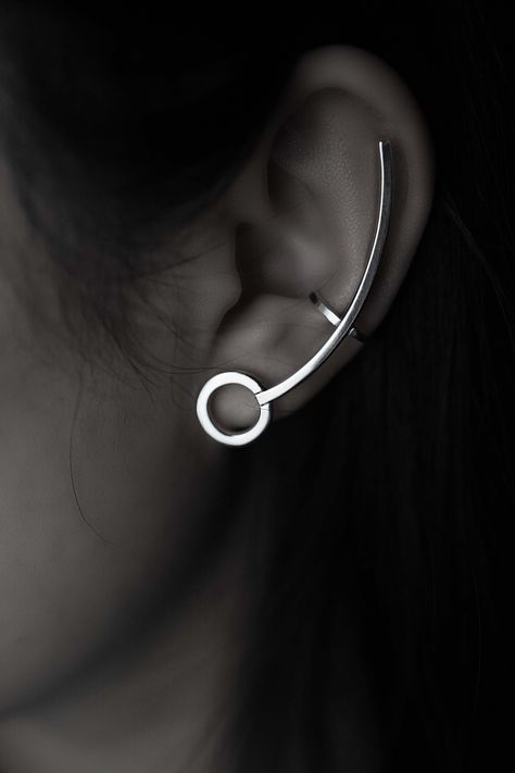 A single piece of totally handmade 925 solid sterling silver ear cuff with a sleek climber design. No piercing is required. Available in both ears Price is for a single earring. Τhis non pierced climber ear cuff earring is made of excellent quality materials and is fully hypoallergenic & nickel free. Material: Sterling Silver 925 Sterling Silver is an alloy made of 92.5% pure Silver and 7.5% Copper. -------------------------------------------- 🎁 Gift Giving Occasions: Wedding Gift Bridesmaids G Ear Cuffs No Piercing Sterling Silver, Ear Cuff Design, Ear Cuffs Aesthetic, Earcuffs Earrings, Ear Cuff Jewelry, Unisex Earrings, Cuff Earring, Silver Handmade Jewelry, Ear Climbers Earrings