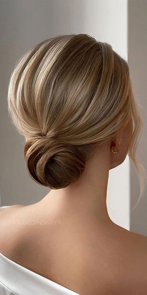 Simple Classic Updo, Shinion Hair 2023 Short Hair, Updos From The Front View, Soft Bridal Bun, Shinion Hair 2023, Updo Bride Hair, Classic Bridal Updo, Sleek Wedding Updo, 2023 Updos