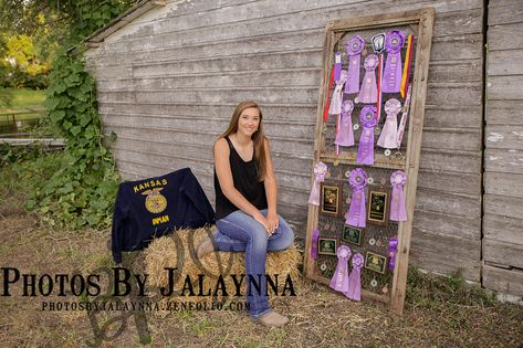 Ffa Picture Ideas, Livestock Pictures, Farm Senior Pictures, Ffa Ideas, Livestock Showing, Senior Year Pictures, Cute Senior Pictures, Softball Senior Pictures, Senior Photos Boys