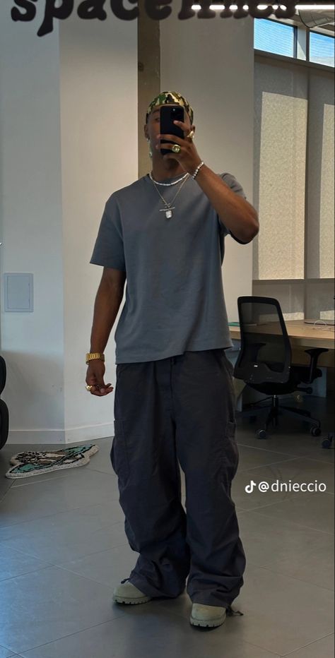 Mens Outfits Cargos, Fashion Boy Aesthetic, Cargos Men, Men Wife Beater Outfits, Fit Ideas Men, Cargos Men Outfit Aesthetic, Guys Outfits Aesthetic Cargo Pants, Brent Faiyaz Outfits, Men’s Cargos Outfit