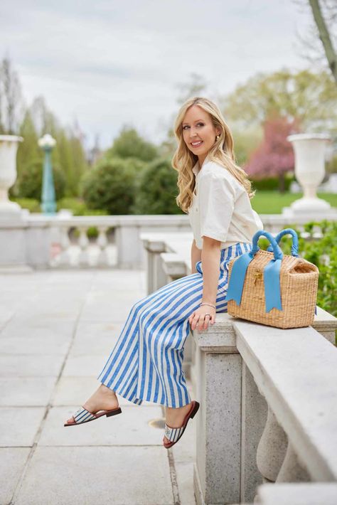 womens nautical outfit Nautical Party Outfit, Coastal Chic Outfit, Classic Spring Outfits, Needlepoint Shoes, Nancy Meyers Aesthetic, Nautical Inspired Outfit, Elegant Feminine Style, Classic Fashion Looks, Style Wide Leg Jeans