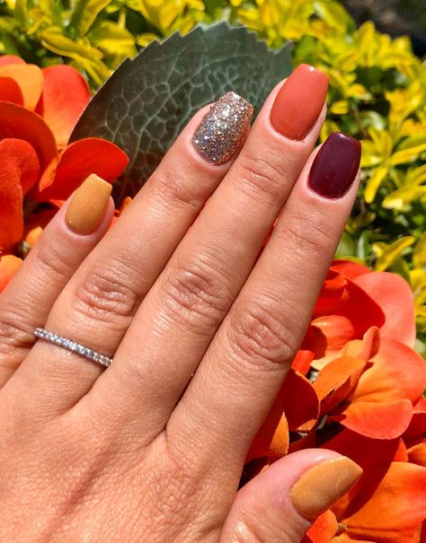 Solid Fall Nails, Nails 2022 Fall, Fall Nails Art, Thanksgiving Nail Ideas, Makeup Christmas, Fall Nail Ideas, Simple Fall Nails, Cute Nails For Fall, Fall Acrylic Nails