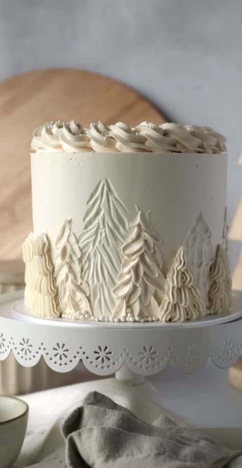 Birch Yule Log Cake, Winter Woodland Birthday Cake, Rustic Cake Decor, Christmas Cake Inspiration, Christmas Bridal Shower Cake, Pretty Winter Cakes, Holiday Birthday Cake, Winter Theme Cake Ideas, Gingerbread Cake Decoration