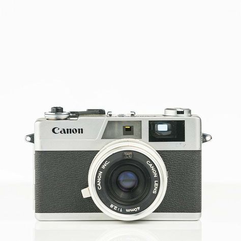 Vintage Canon Camera, Canon Vintage Camera, Fotocamere Vintage, Amazon Electronics, Camera Vintage, Animal Illustration Art, Photo Products, Object Photography, Classic Camera