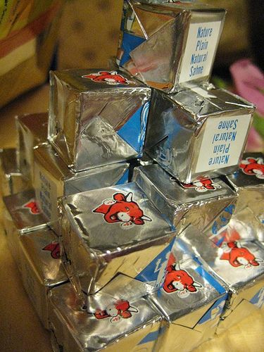 Laughing Cow Cheese Cubes by juan.here: Fun snack! #Snack #Finger_Food #Cheese #Laughing_Cow Cheese Types, The Laughing Cow, Laughing Cow Cheese, Buffet Presentation, Hungry Girl Recipes, Salty Food, Baby Shower Menu, Cow Cheese, The Swap