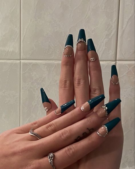 acrylic nails Teal Aesthetic Nails, Teal Nail Inspo Acrylic, Teal Green Nails Acrylic, Dark Turquoise Nails Acrylic, Teal Nails Aesthetic, Teal Nails For Prom, Dark Teal Prom Nails, Dark Teal Blue Nails, Green Turquoise Nails