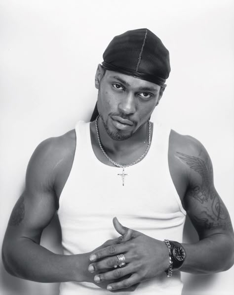 Happy birthday to  king D’ANGELO D Angelo Singer, Groove Theory, 90s Black Men, 90s Men, D Angelo, Soul Singers, Black Hollywood, Neo Soul, Rhythm And Blues