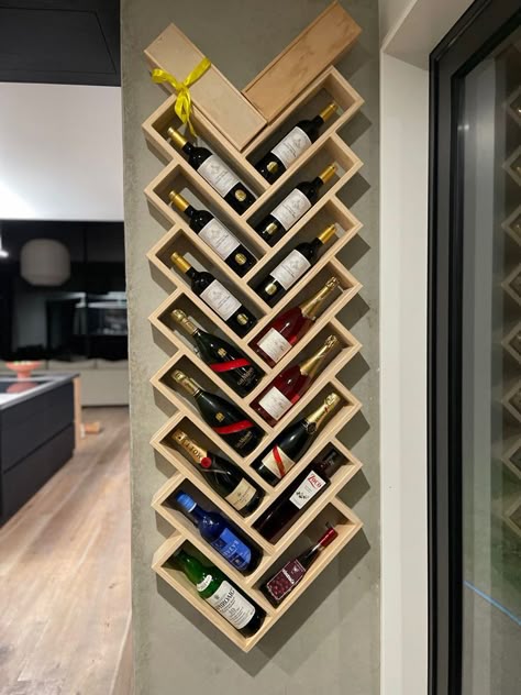 Wine Bottle Display, Wine Rack Design, Wooden Wine Rack, Wine Shelves, Regal Design, Home Bar Designs, Smart Home Design, Wine Wall, Wine Rack Wall