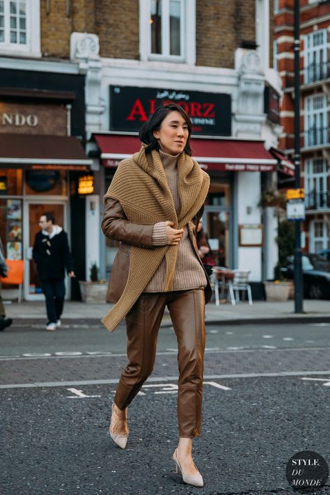 Mode Dope, Street Style London, Eva Chen, 2020 Street Style, Gala Gonzalez, Creeper Minecraft, London Fashion Weeks, Street Style Edgy, Popsugar Fashion