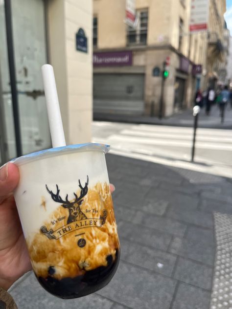 Best boba in Paris is from The Alley - The creme brulee Creme Brulee Boba, Boba Tea, Yummy Food, Fashion Jewelry, Tea, Paris, France, Tableware, Quick Saves