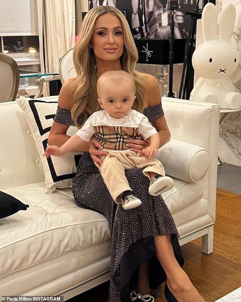 Paris Hilton Baby, Paris Hilton Dress, Family Guy Stewie, Famous Moms, Annie And Hayden, Beautiful Paris, Second Baby, Maui Hawaii, Paris Hilton