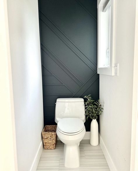 Washroom Accent Wall, Accent Wall Half Bathroom, Half Bath Wallpaper Accent Wall, Narrow Half Bathroom Ideas, Half Bathroom Design, Small Half Bathroom, Wc Decoration, Small Half Bath, Small Downstairs Toilet