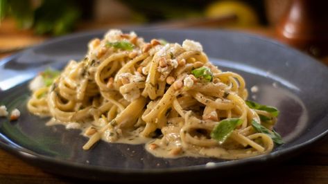 Pesto Pasta with Goat Cheese - Easy Meals with Video Recipes by Chef Joel Mielle - RECIPE30 Pasta Goat Cheese, Pasta With Goat Cheese, Authentic Spaghetti, Lasagna Easy, Stir Fry Noodles Recipe, Recipes With Videos, Herb Chicken Recipes, Pesto Sauce For Pasta, Mushroom Lasagna